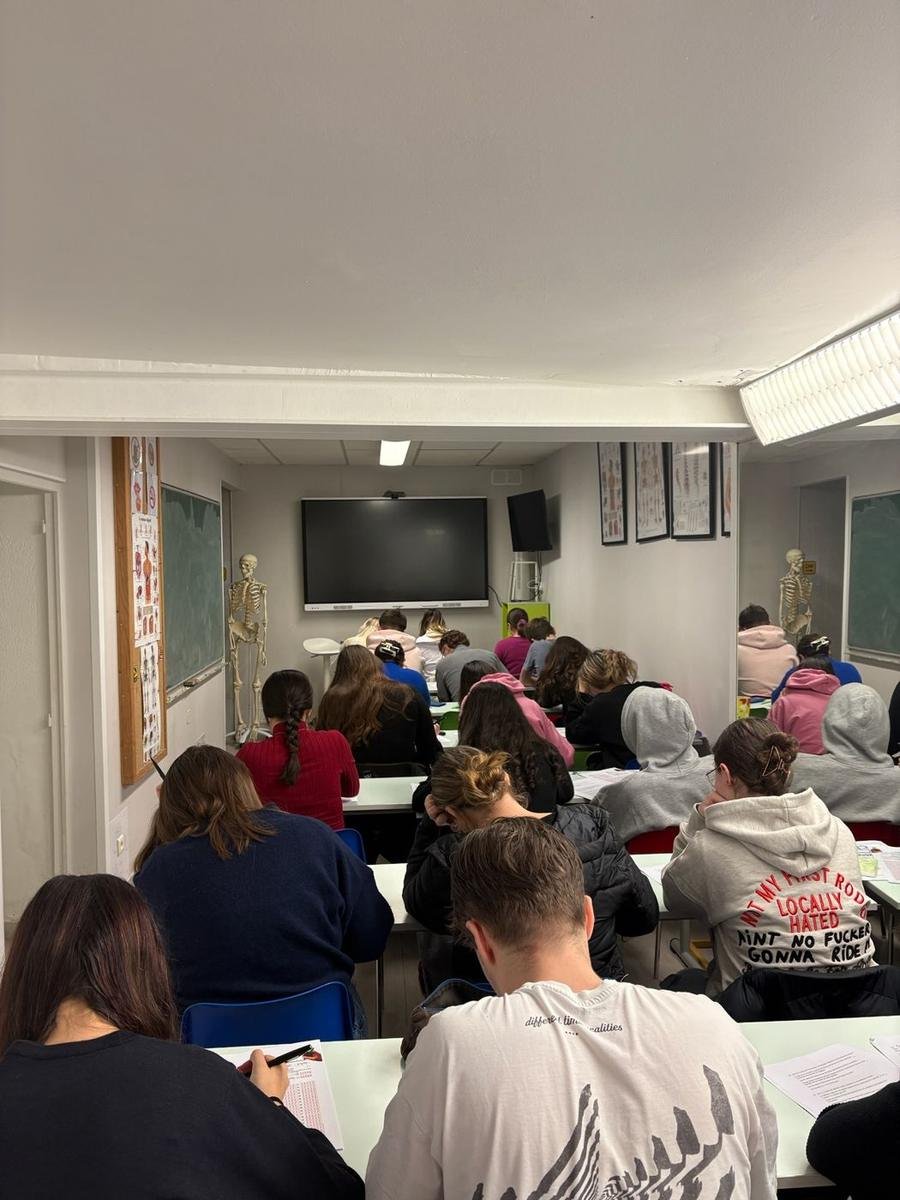 Élèves en cours à CPS+